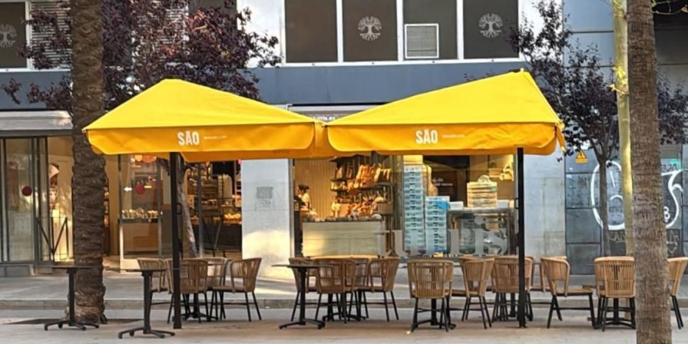 Descubre SAO Medialunas en Rambla del Poblenou: medialunas artesanales argentinas en un local con terraza. JS ayudó a hacer realidad esta apertura.
